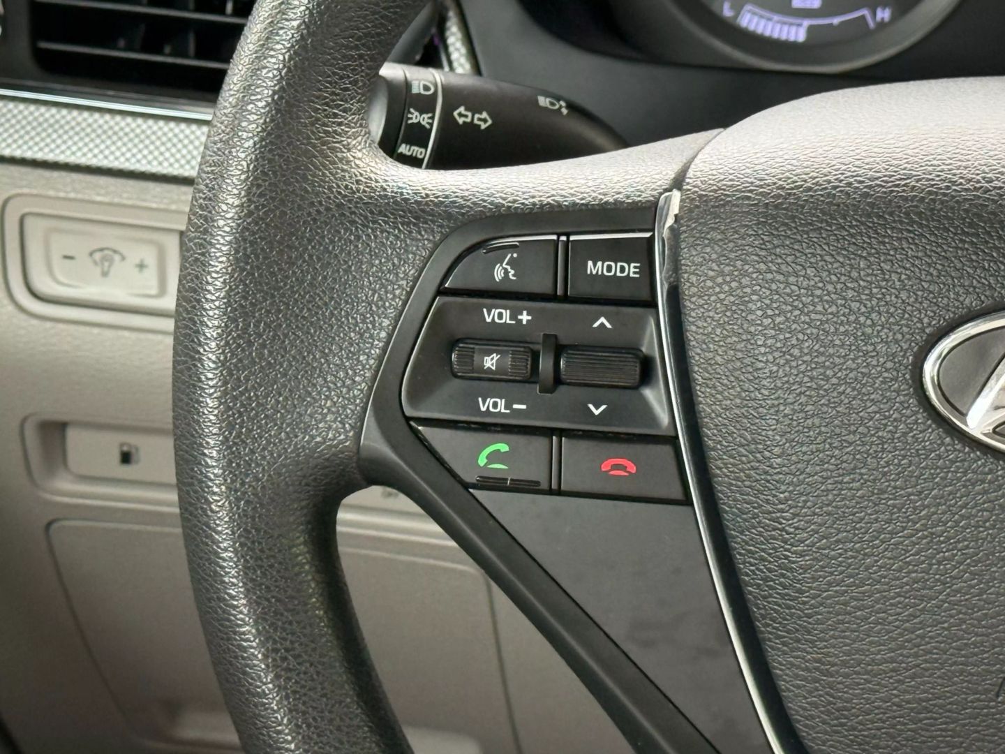 2016 Hyundai Sonata Hybrid - Image 32