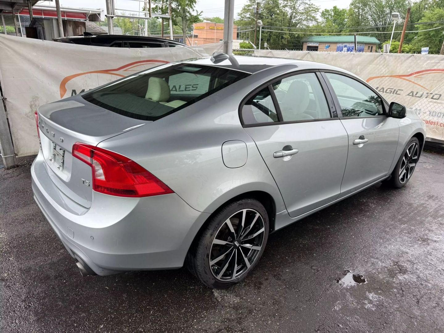 2018 Volvo S60 - Image 13