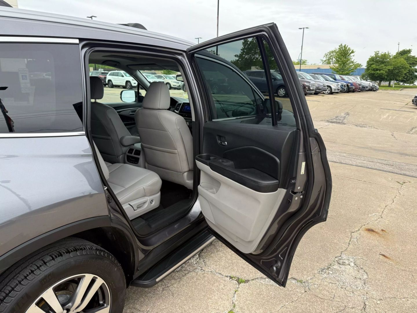 2016 Honda Pilot - Image 25