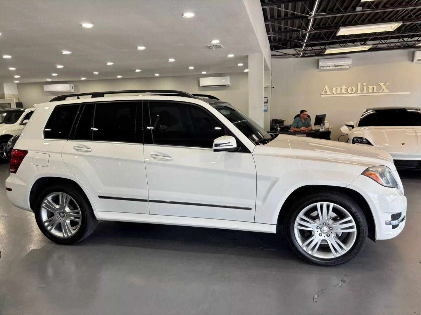 2014 Mercedes-benz Glk-class Glk 350 4matic Sport Utility 4d - Image 8