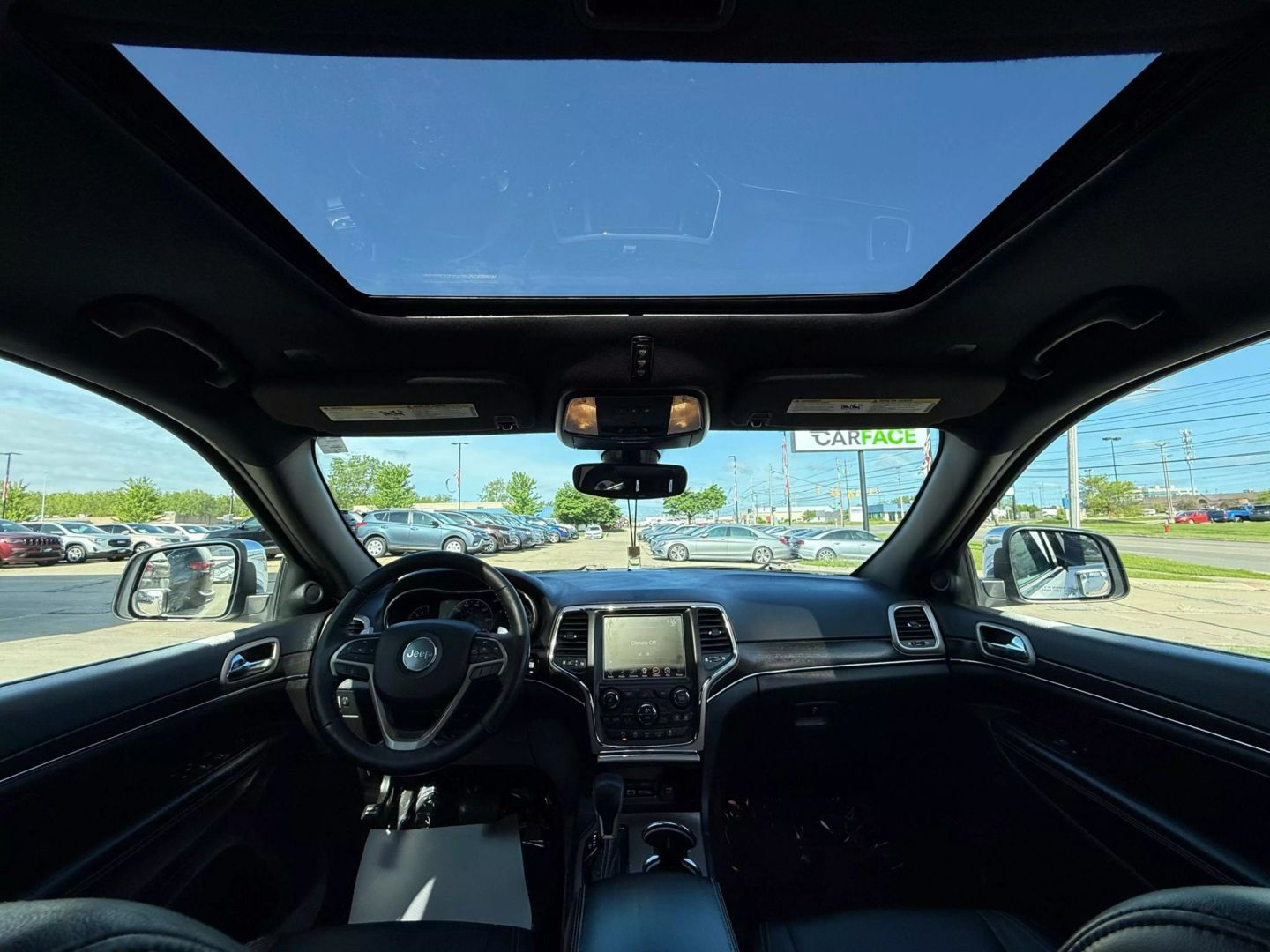 2017 Jeep Grand Cherokee - Image 29