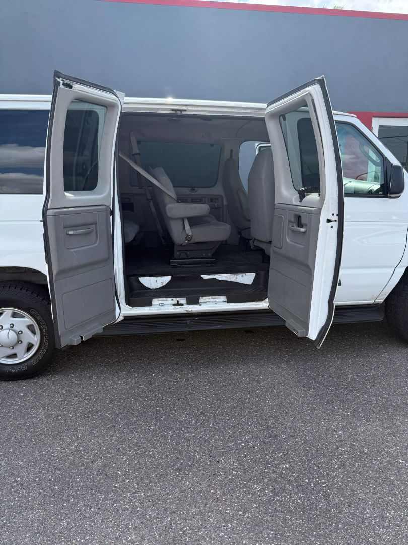 2008 Ford E350 Super Duty Passenger Xlt Van 3d - Image 11