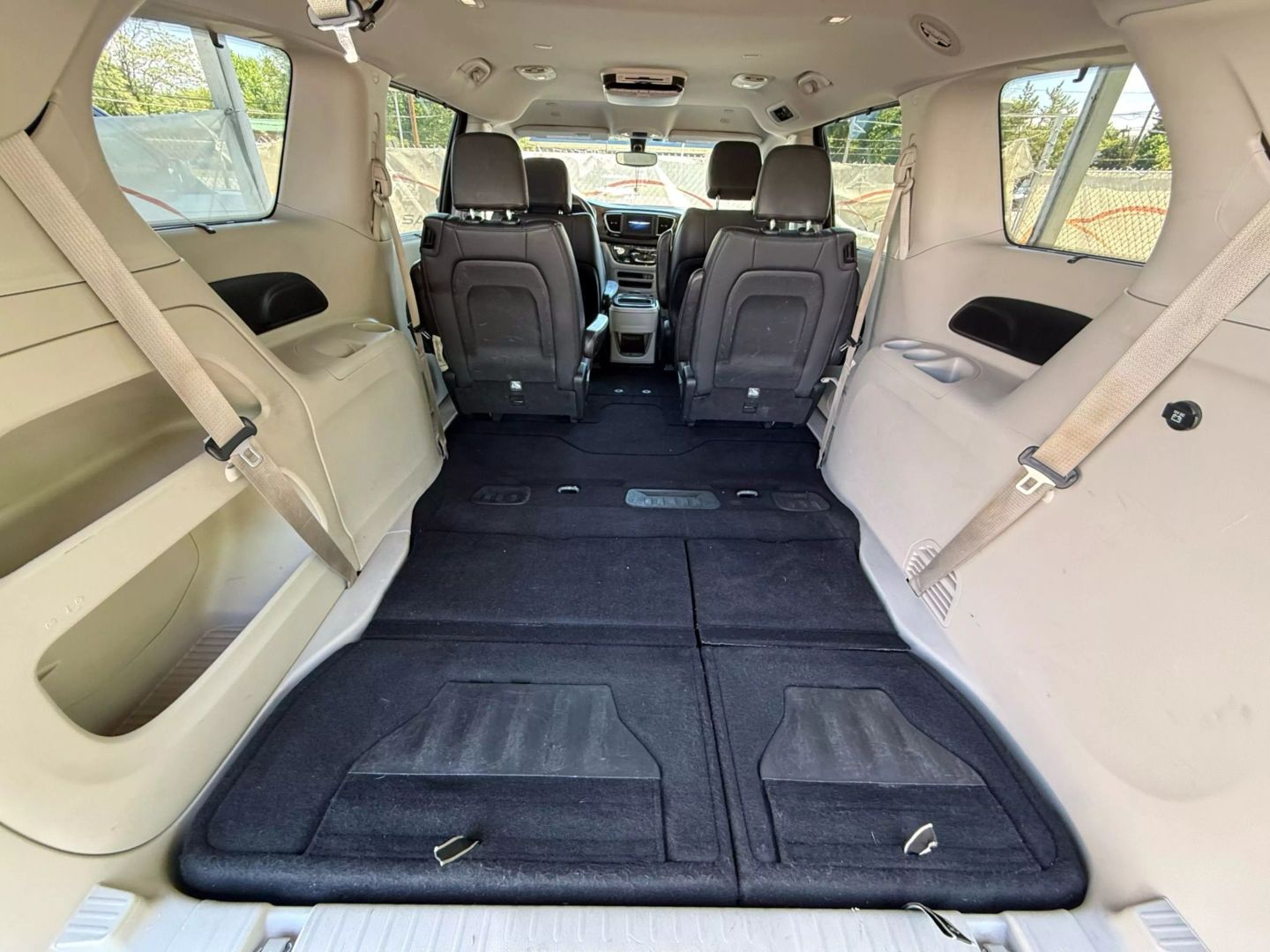2018 Chrysler Pacifica - Image 21