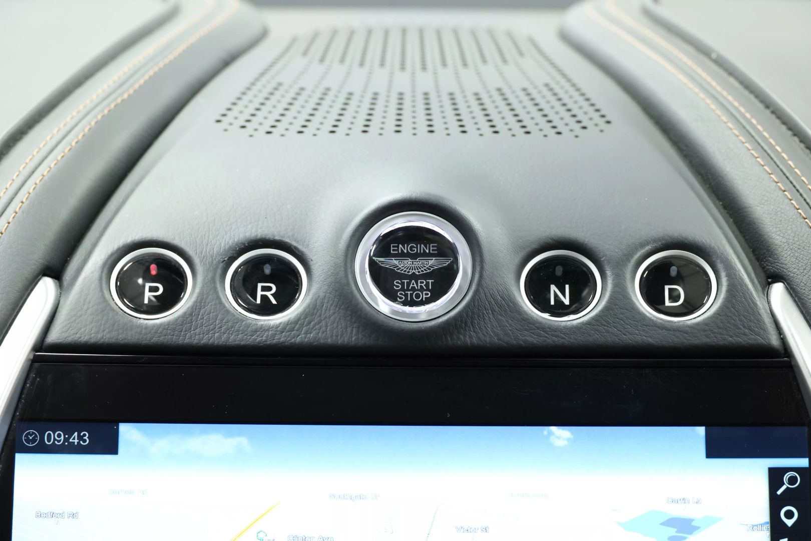 2021 Aston Martin Dbx - Image 47