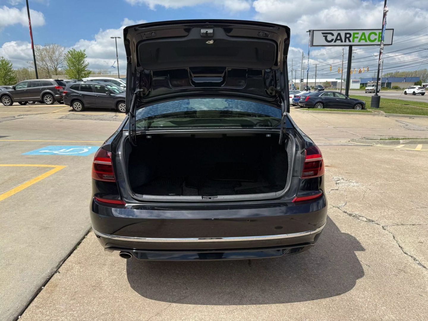 2019 Volkswagen Passat - Image 12