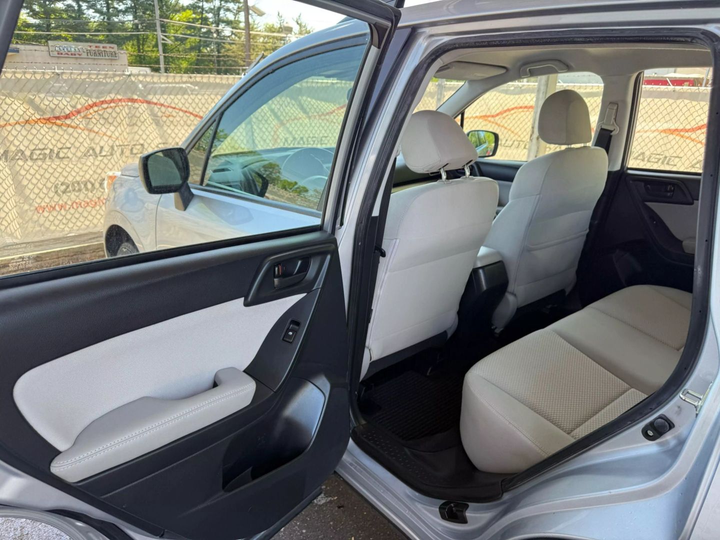 2016 Subaru Forester - Image 17