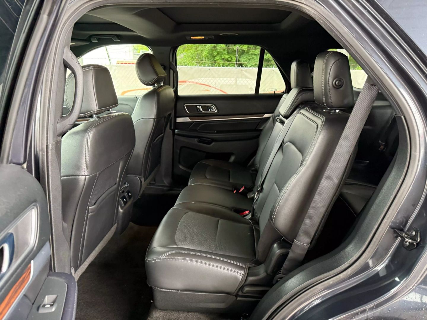 2017 Ford Explorer - Image 18