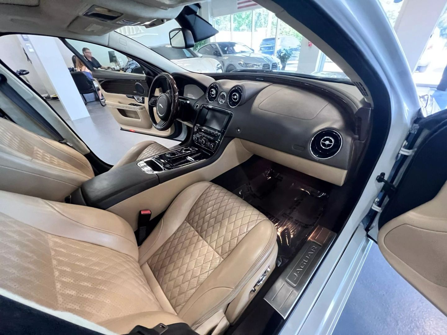 2016 Jaguar Xj Xjl Portfolio Sedan 4d - Image 35