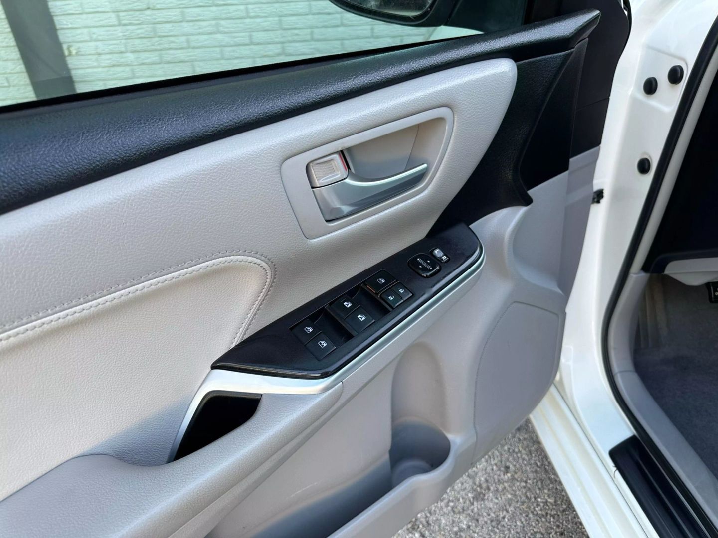 2015 Toyota Camry - Image 23