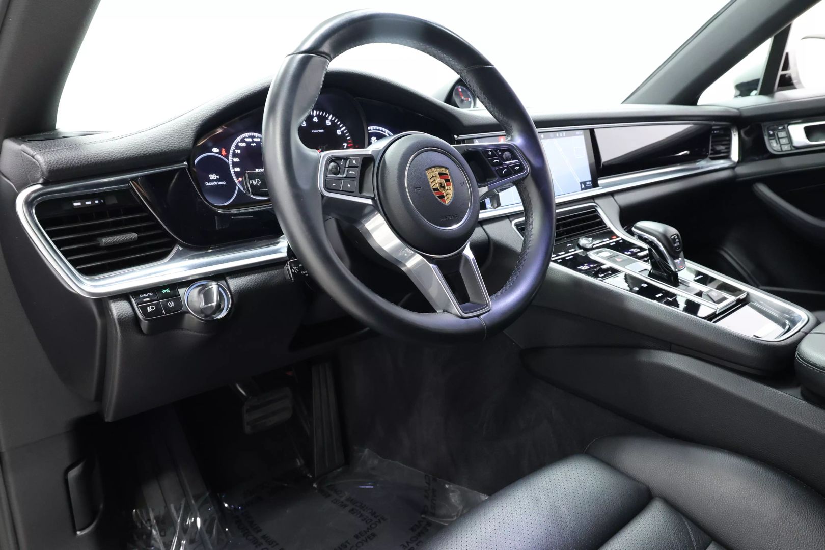 2018 Porsche Panamera - Image 2
