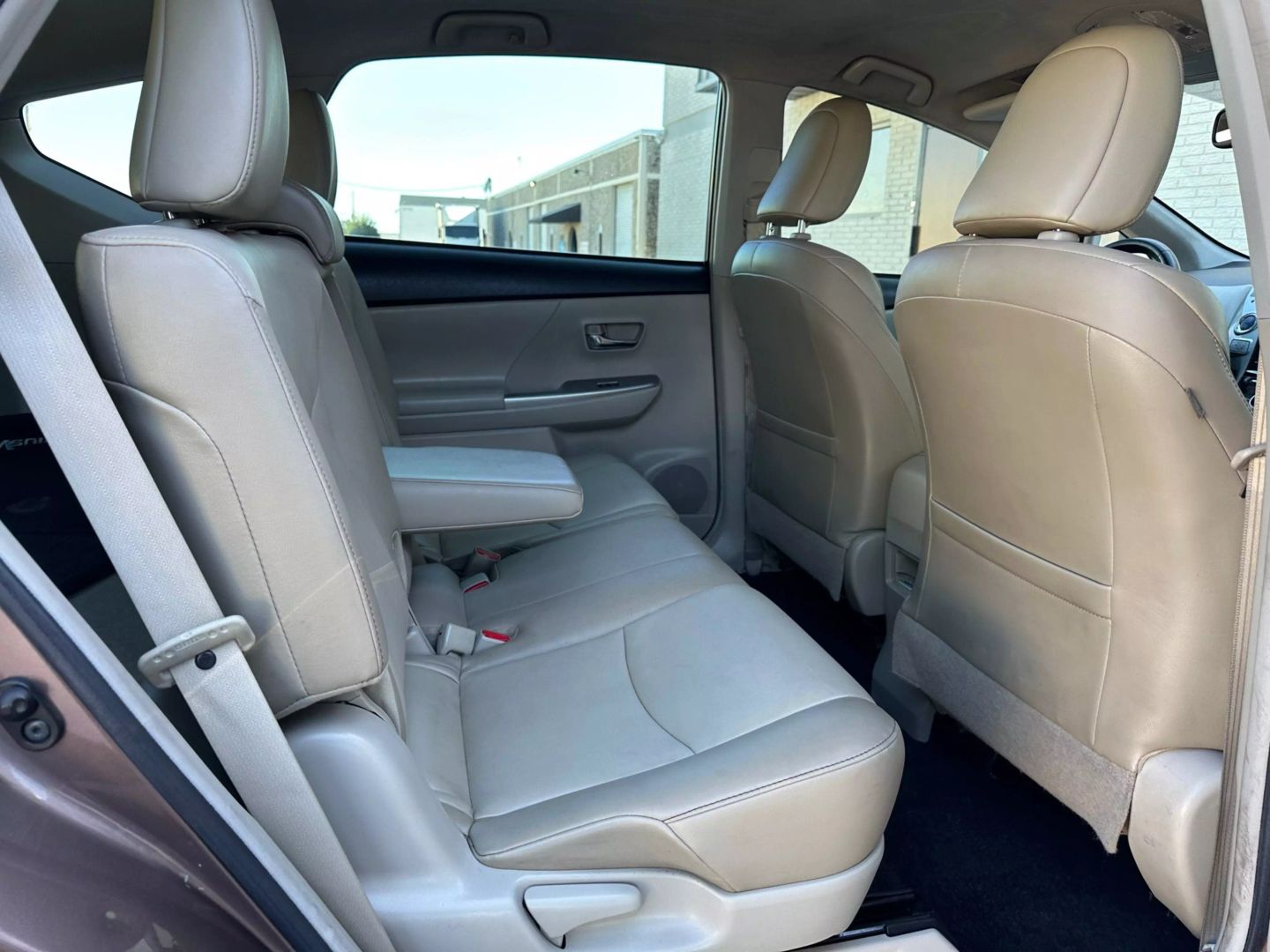 2015 Toyota Prius V - Image 23
