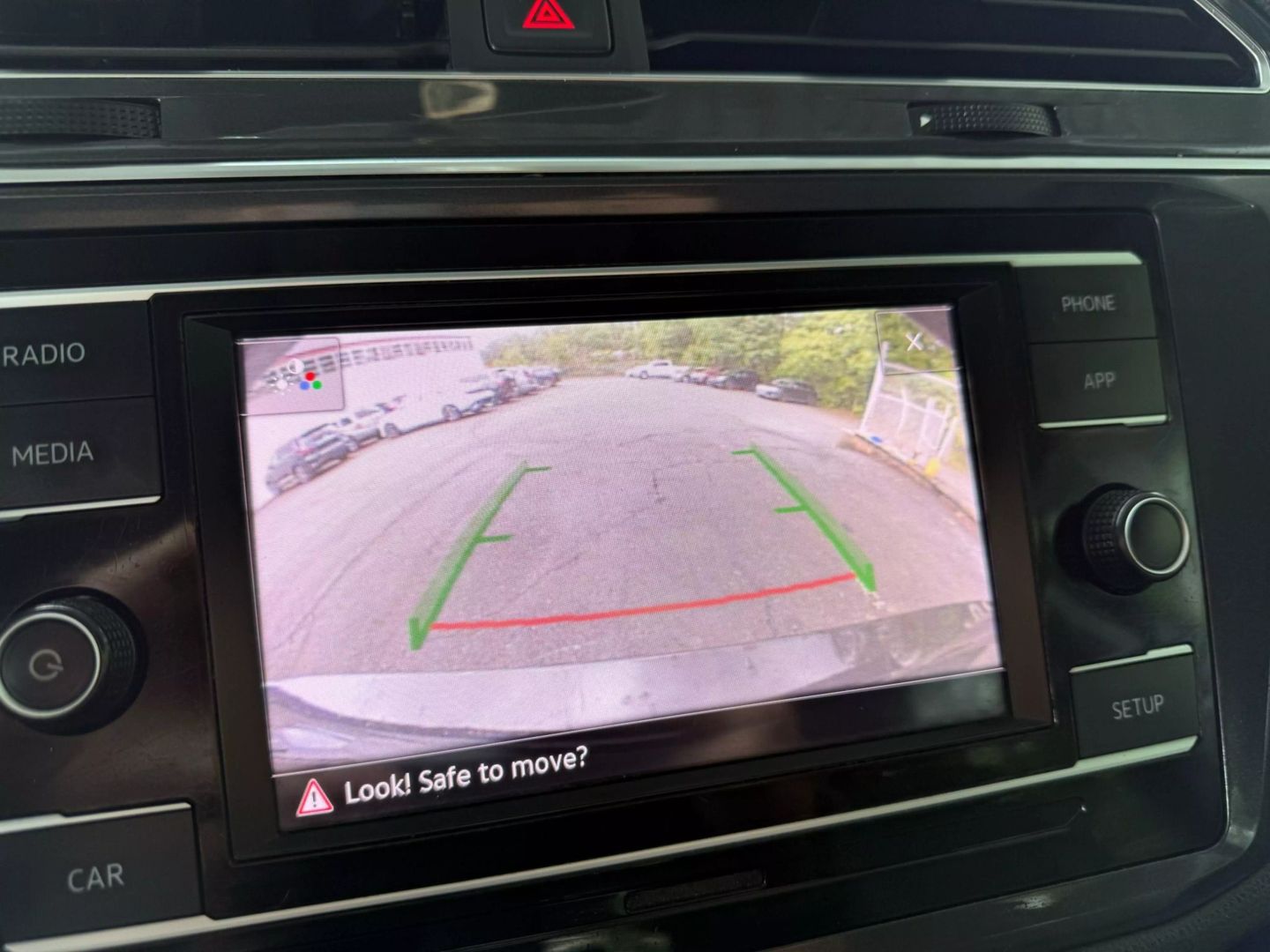 2018 Volkswagen Tiguan - Image 35