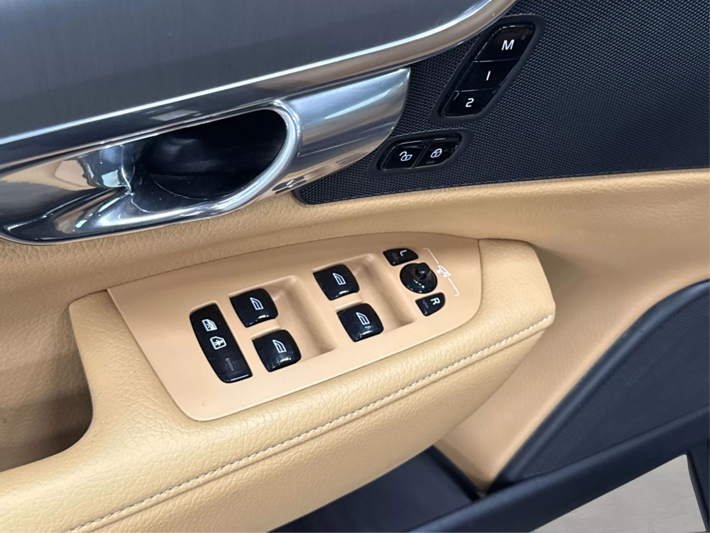 2017 Volvo S90 - Image 29