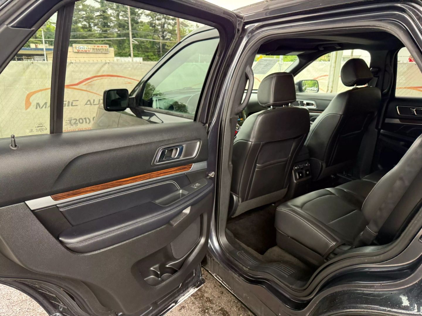 2017 Ford Explorer - Image 17