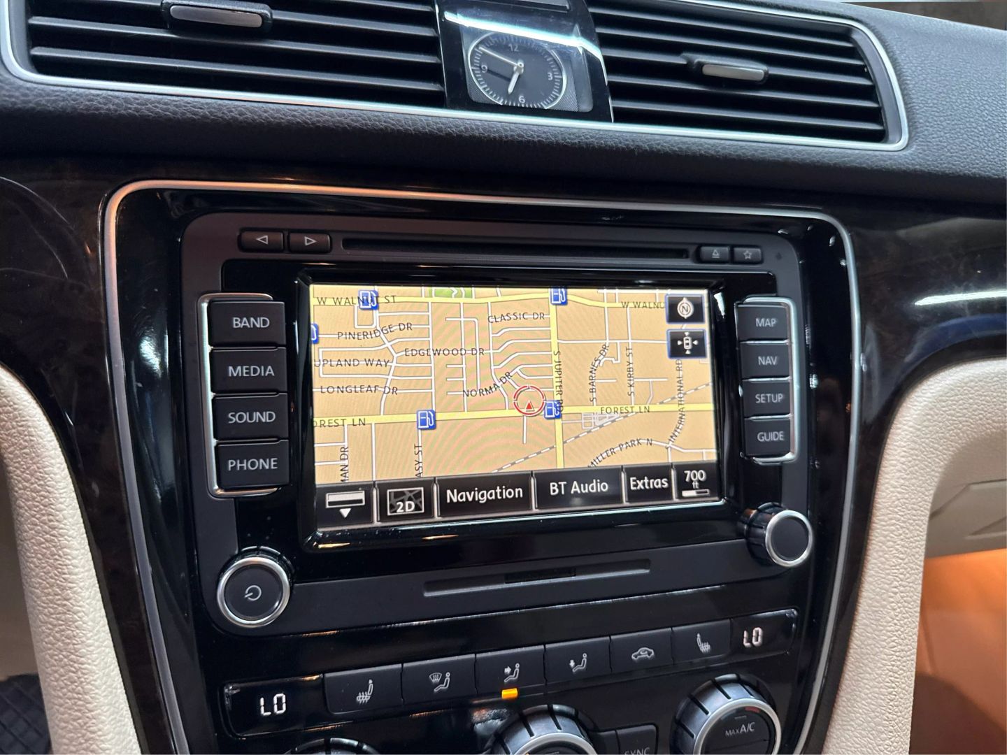 2015 Volkswagen Passat - Image 21