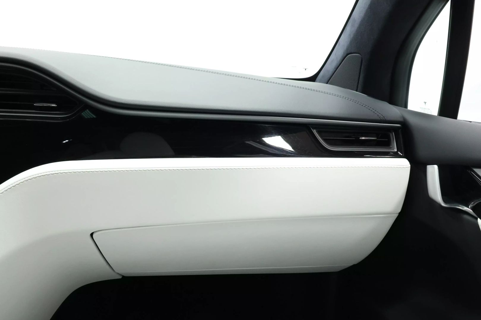 2020 Tesla Model X - Image 117