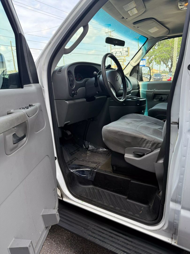 2008 Ford E350 Super Duty Passenger Xlt Van 3d - Image 9