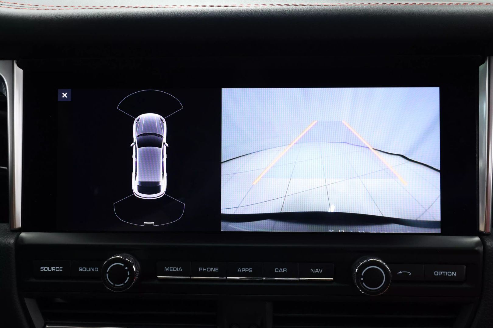 2021 Porsche Macan - Image 33