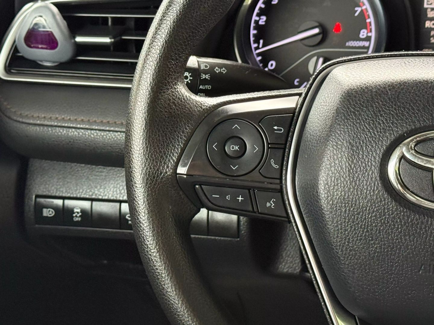 2019 Toyota Camry - Image 32