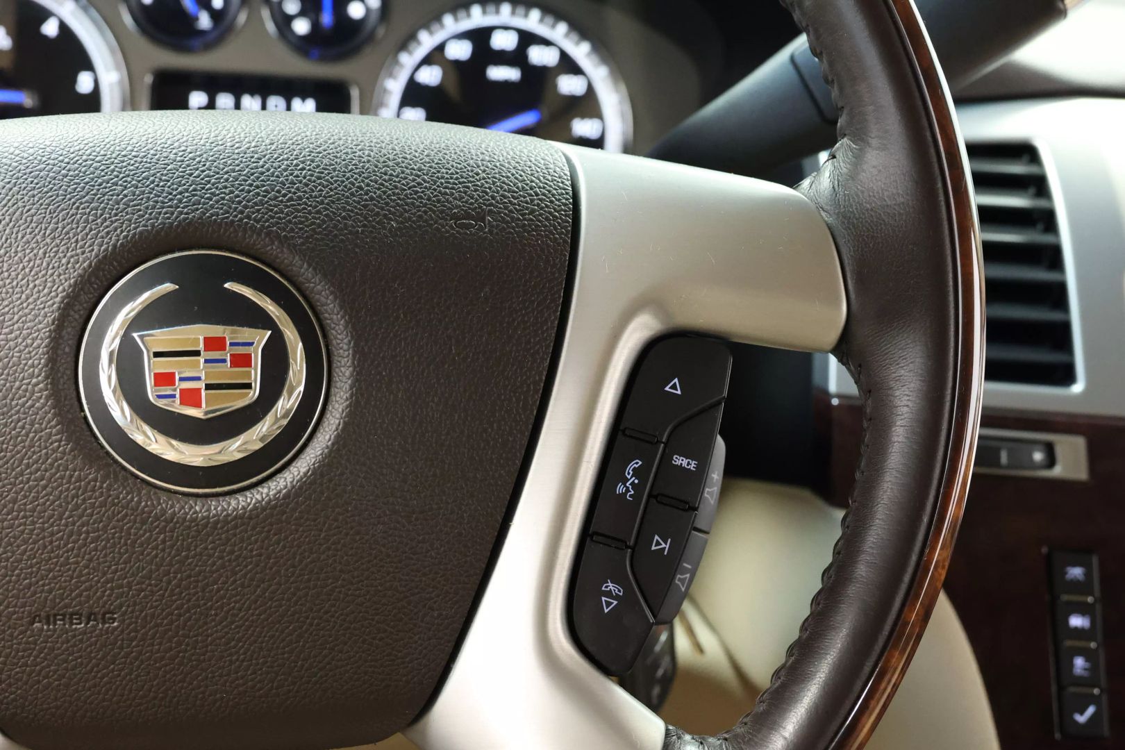 2012 Cadillac Escalade - Image 25