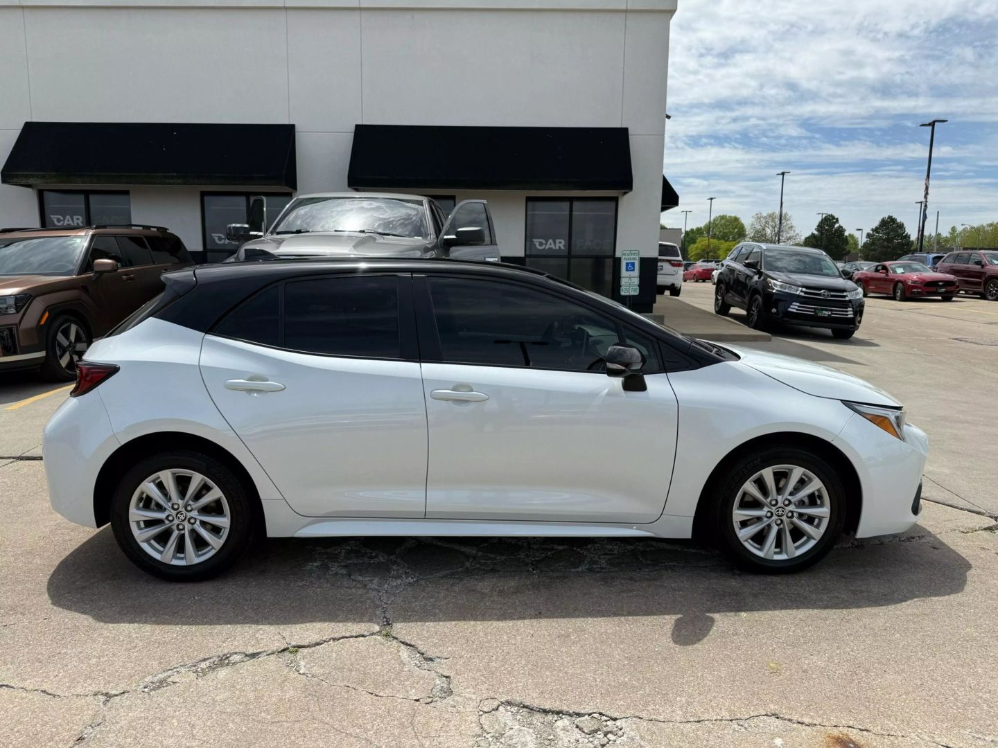 2024 Toyota Corolla Hatchback - Image 16