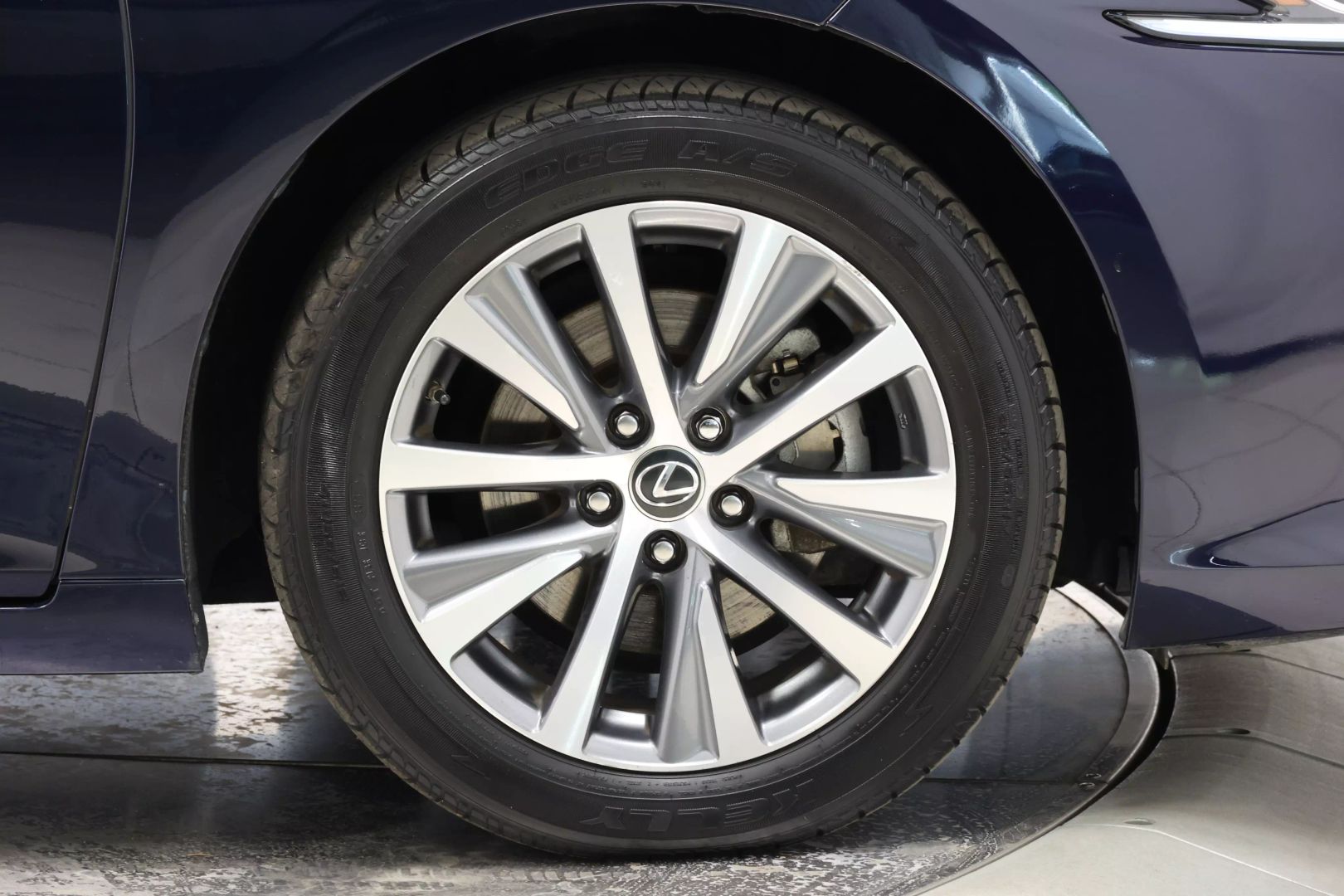 2020 Lexus Es - Image 100