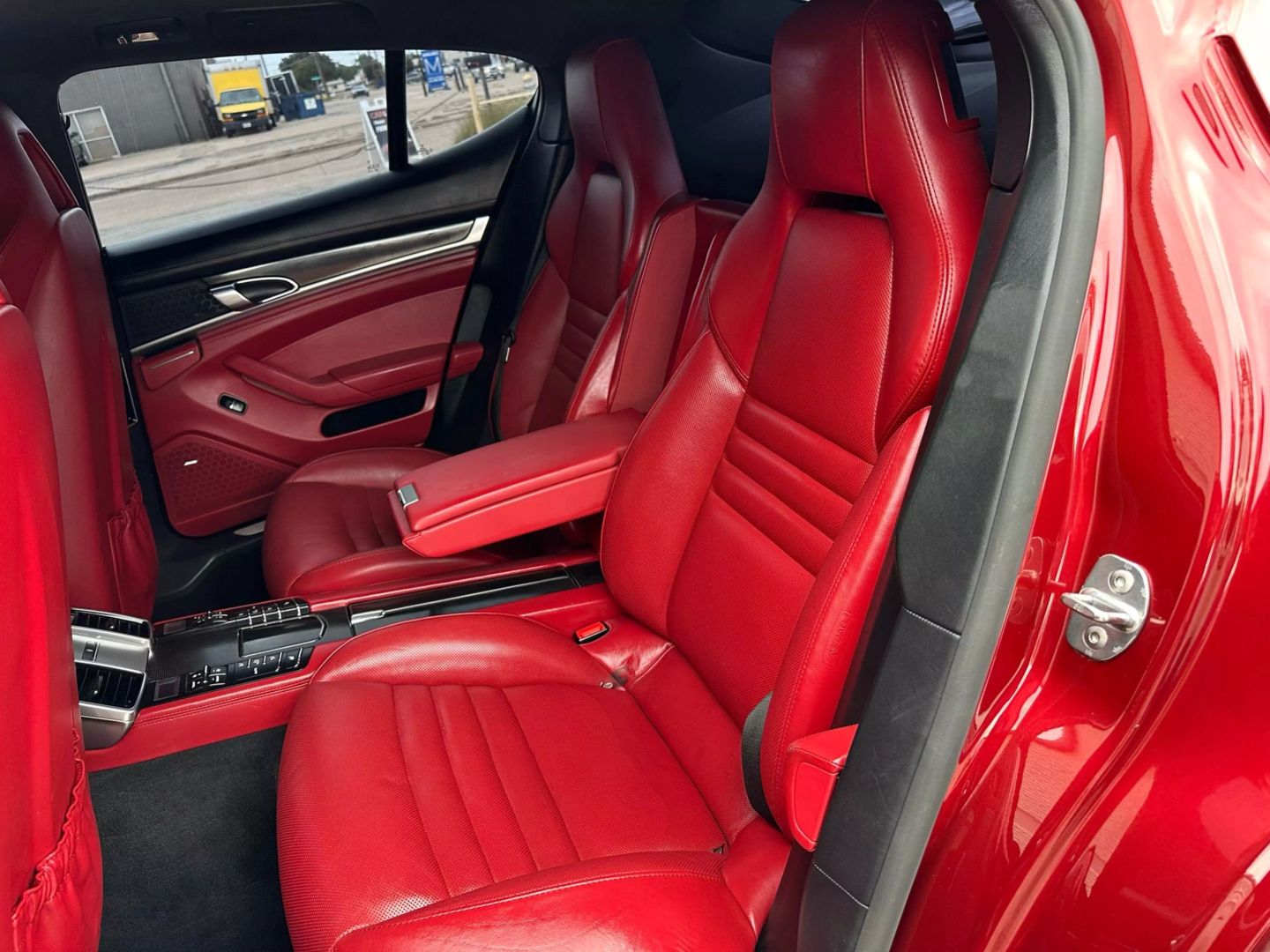 2014 Porsche Panamera - Image 37