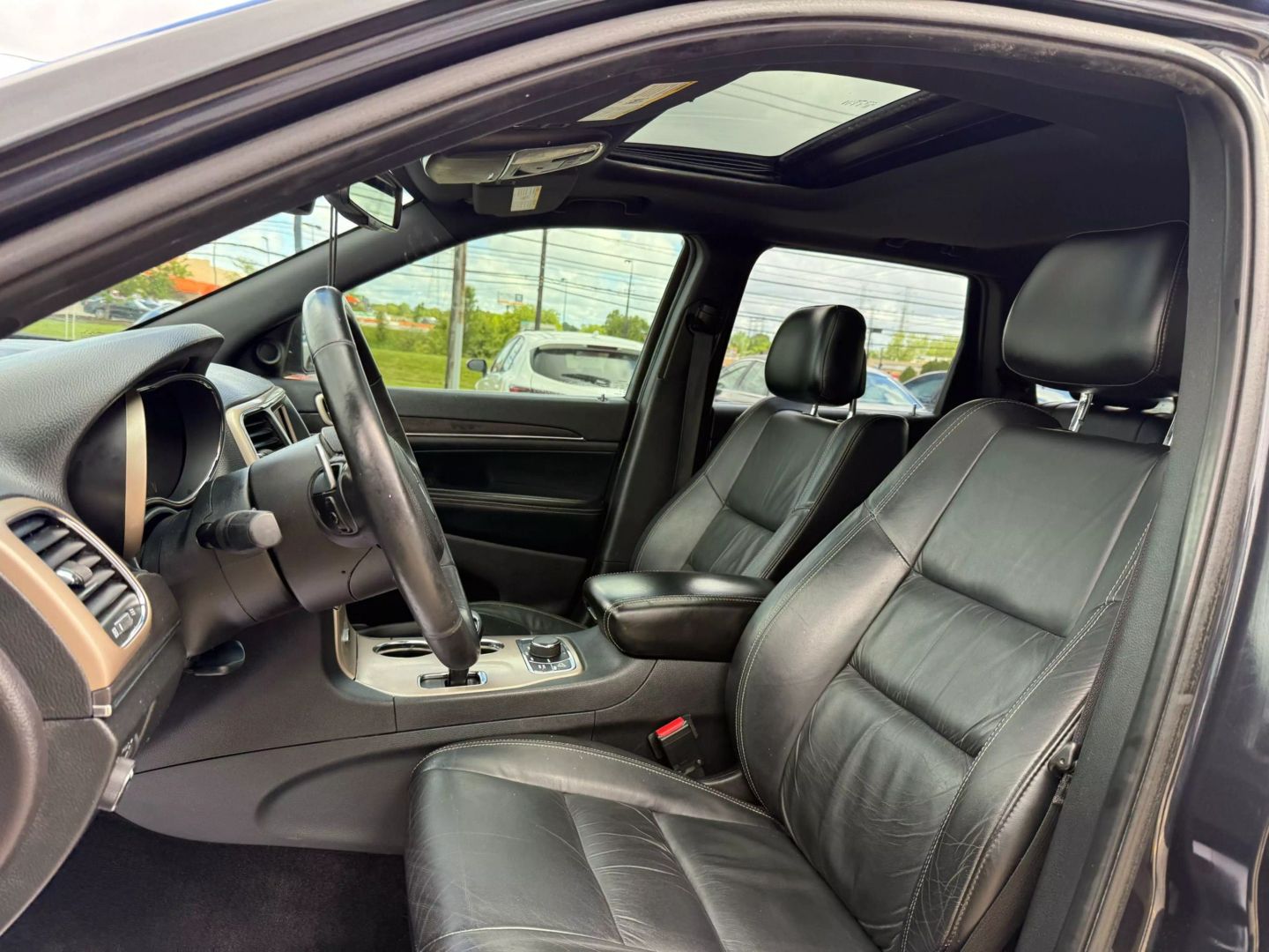 2015 Jeep Grand Cherokee - Image 18