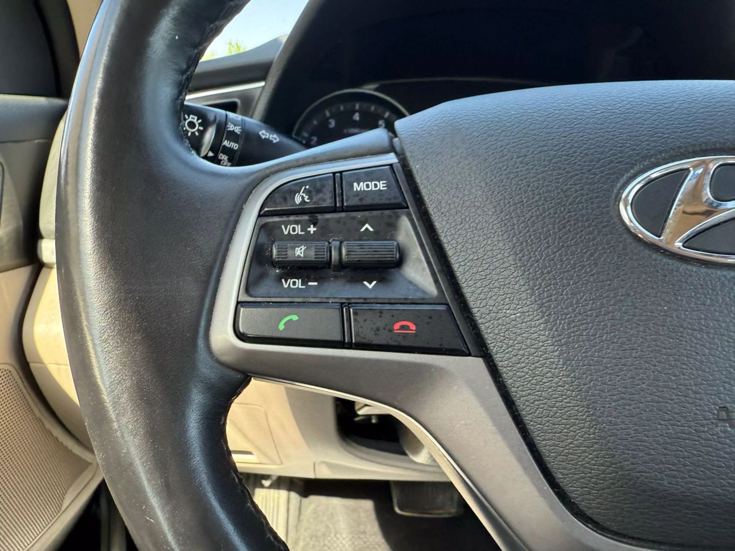 2018 Hyundai Elantra - Image 29