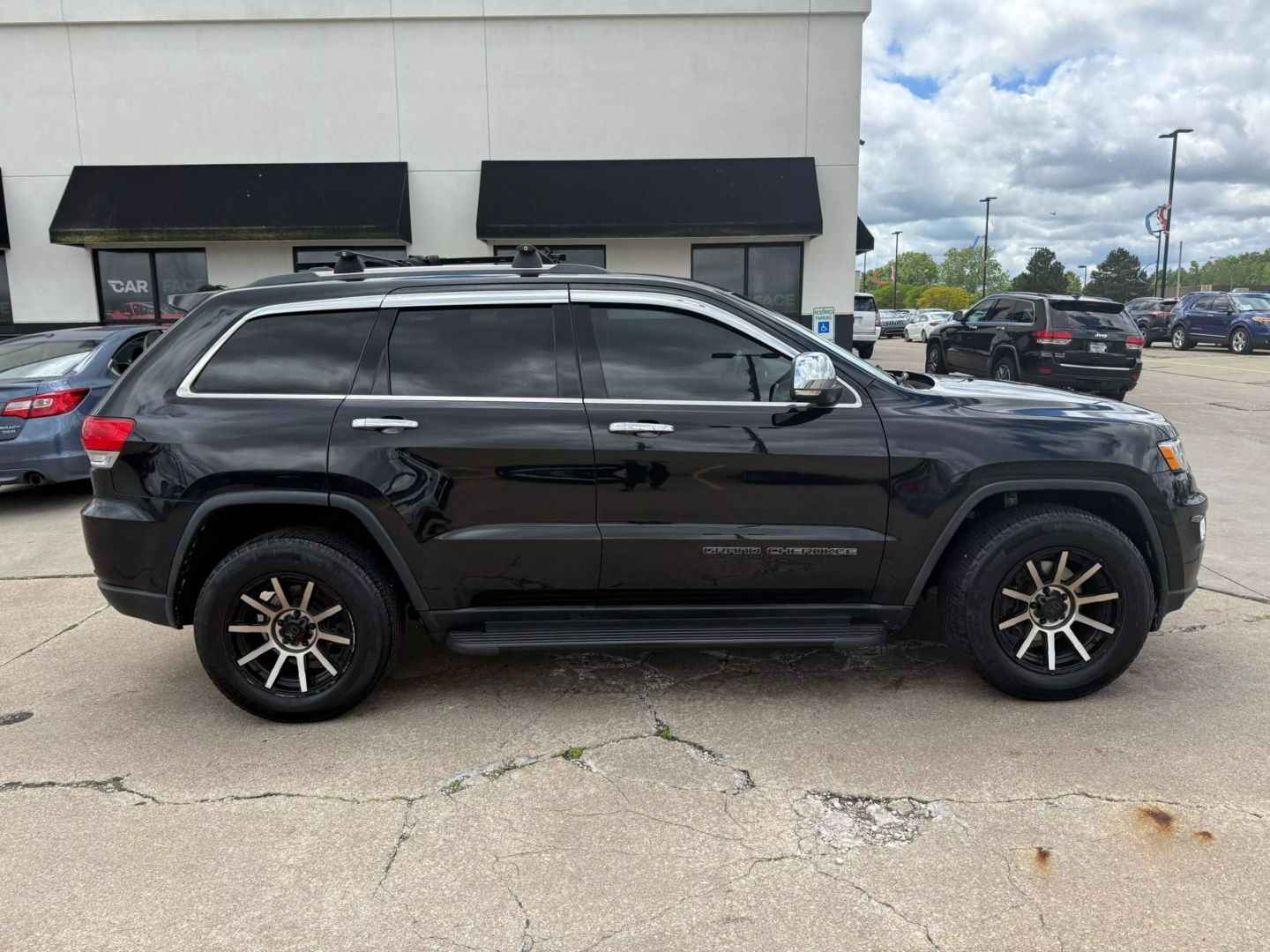 2018 Jeep Grand Cherokee - Image 17