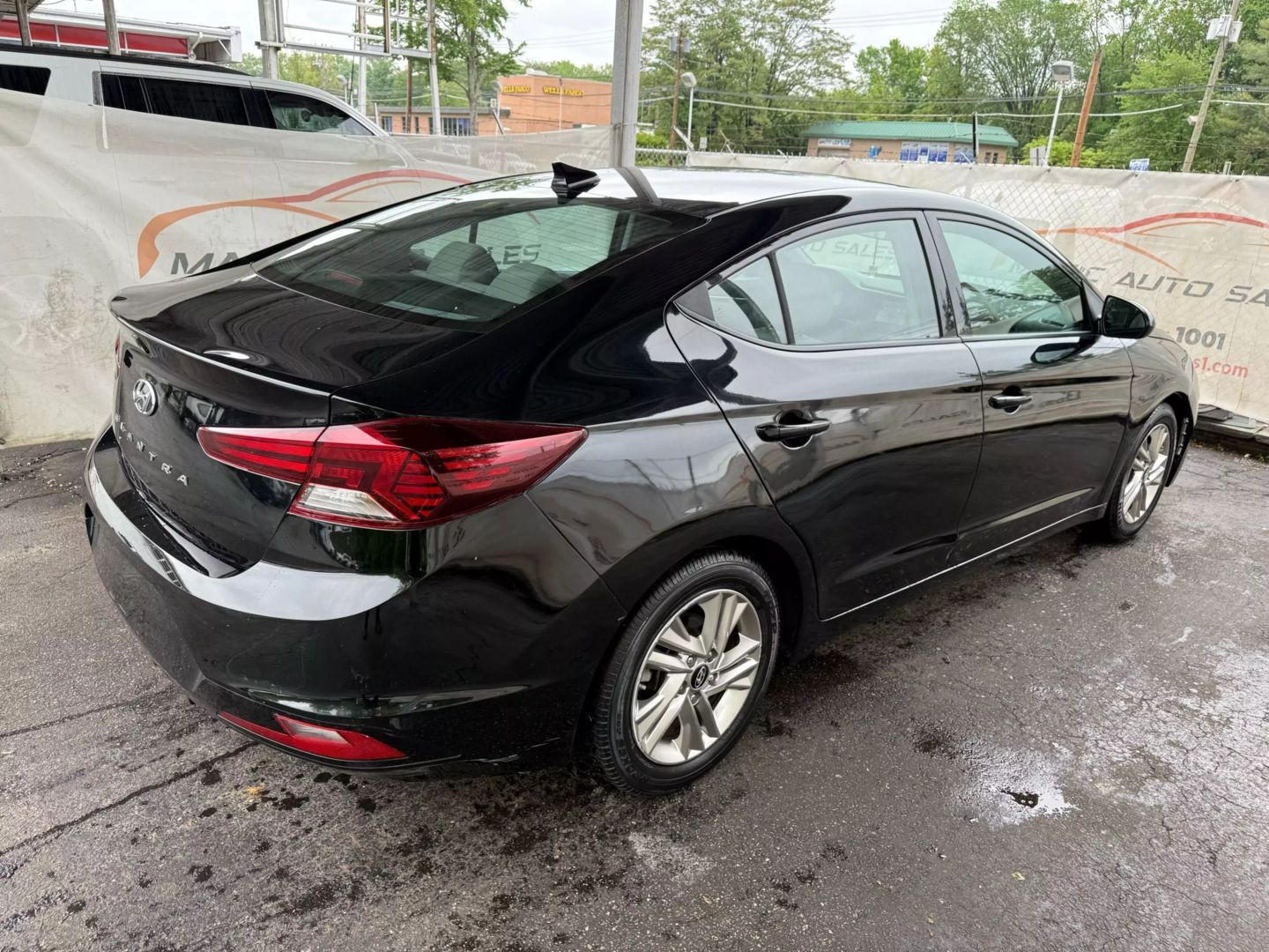 2019 Hyundai Elantra - Image 12