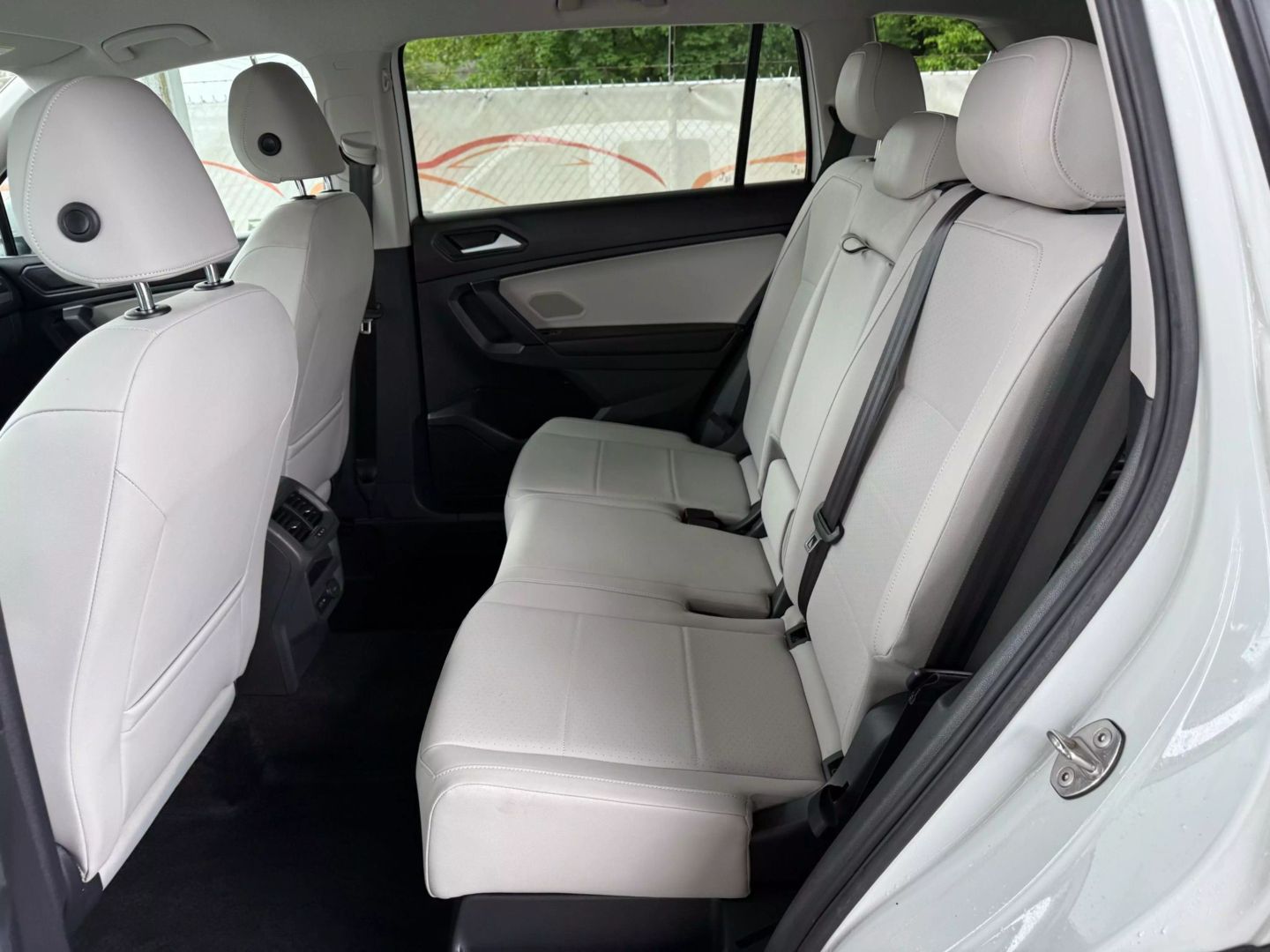 2019 Volkswagen Tiguan - Image 18