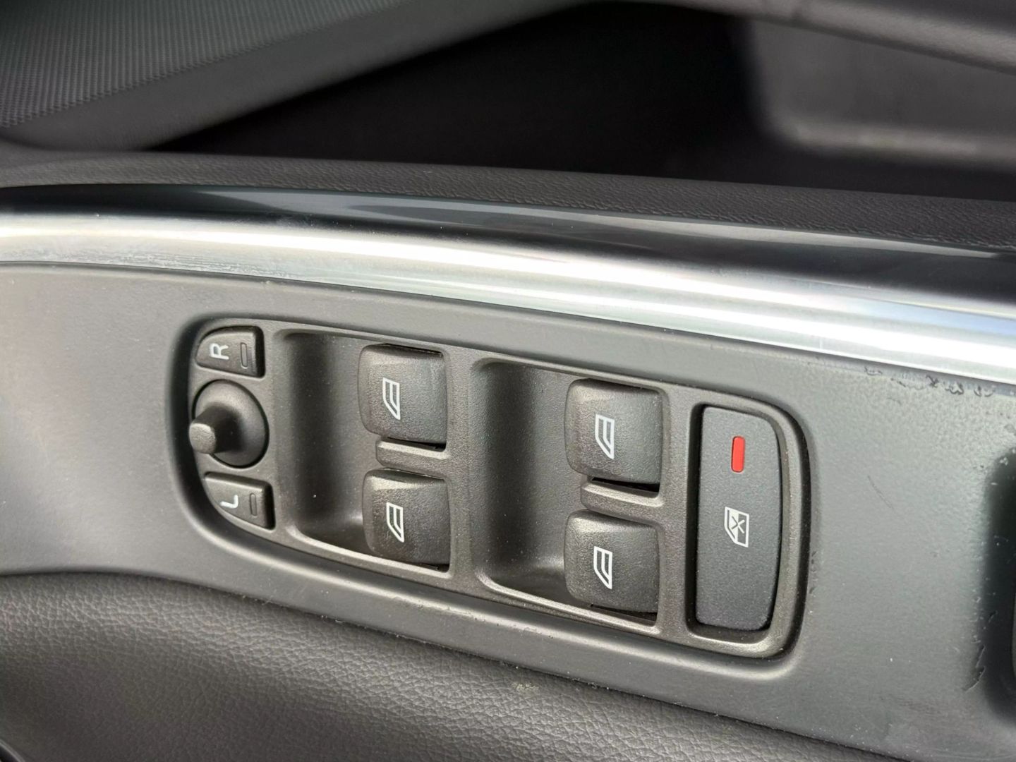 2016 Volvo S60 - Image 43
