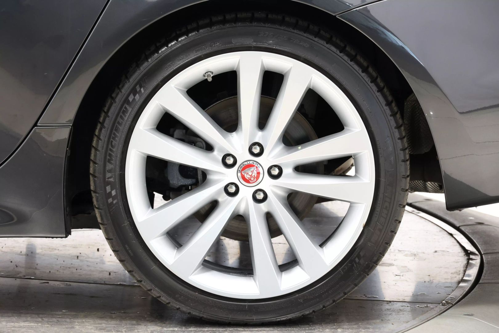 2017 Jaguar Xj - Image 102