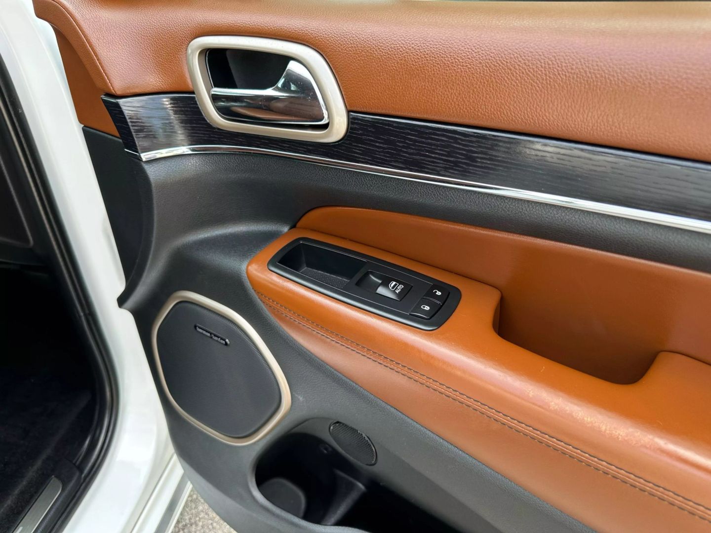 2015 Jeep Grand Cherokee - Image 33