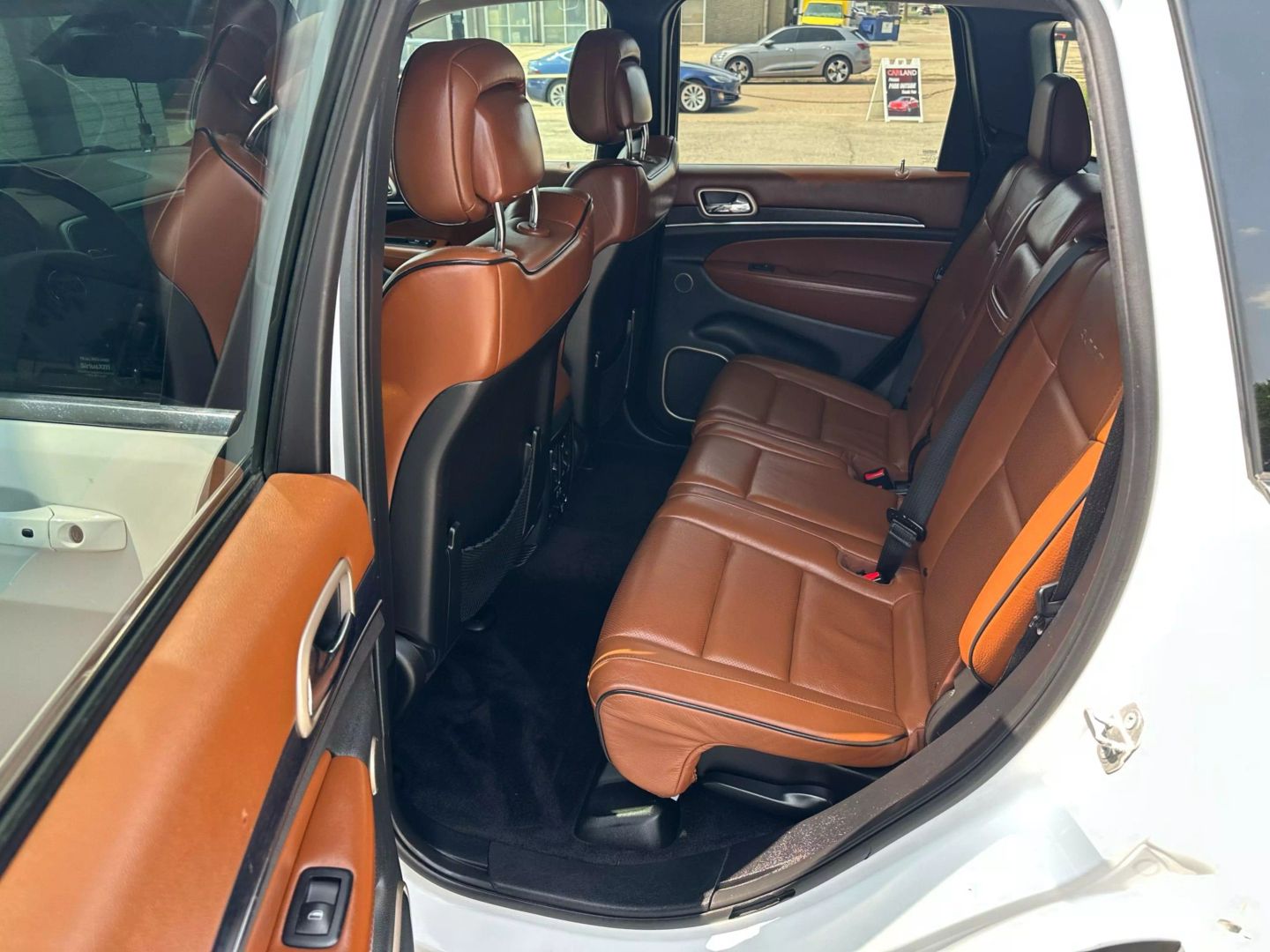 2015 Jeep Grand Cherokee - Image 25