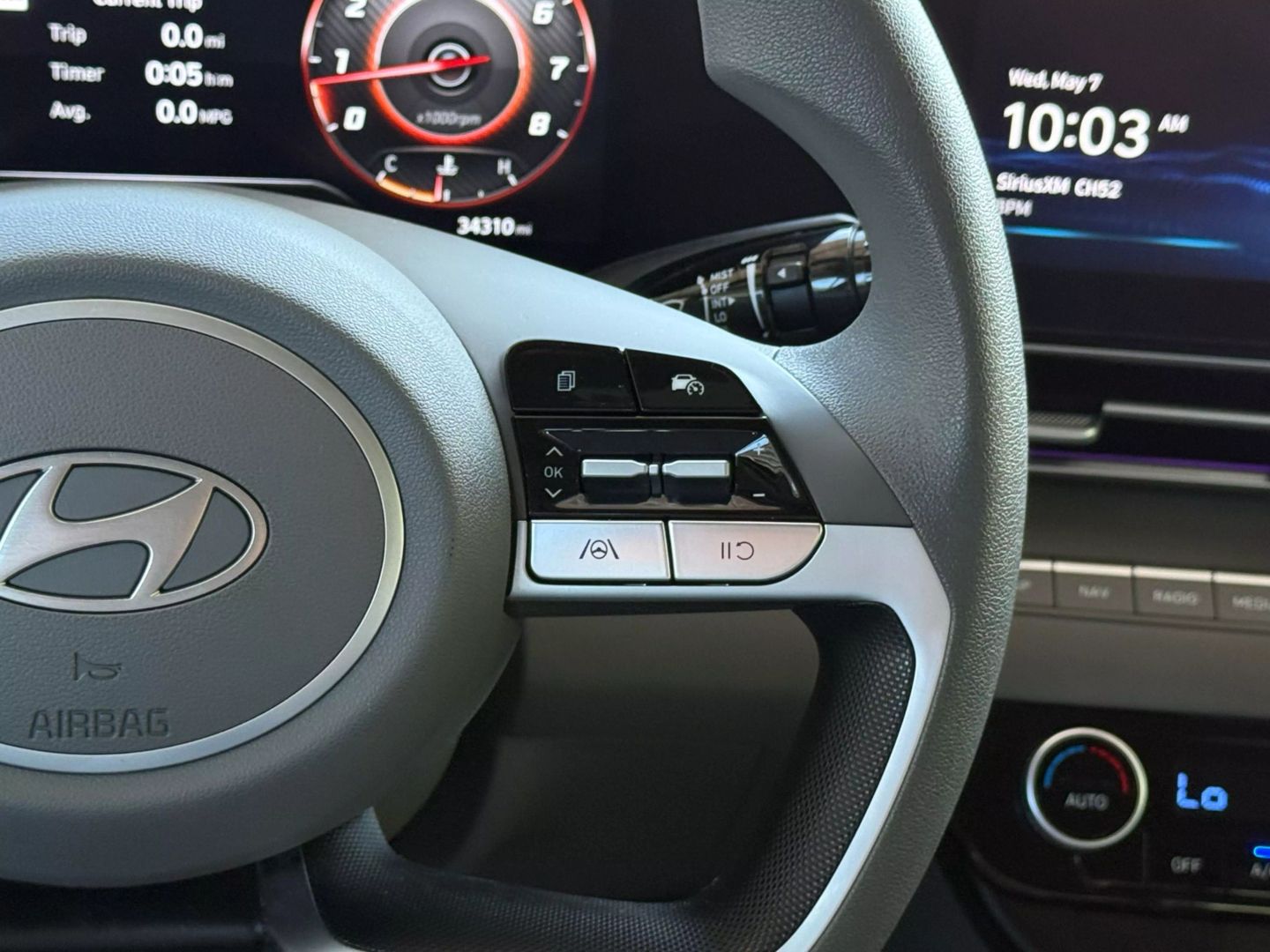 2024 Hyundai Elantra - Image 35