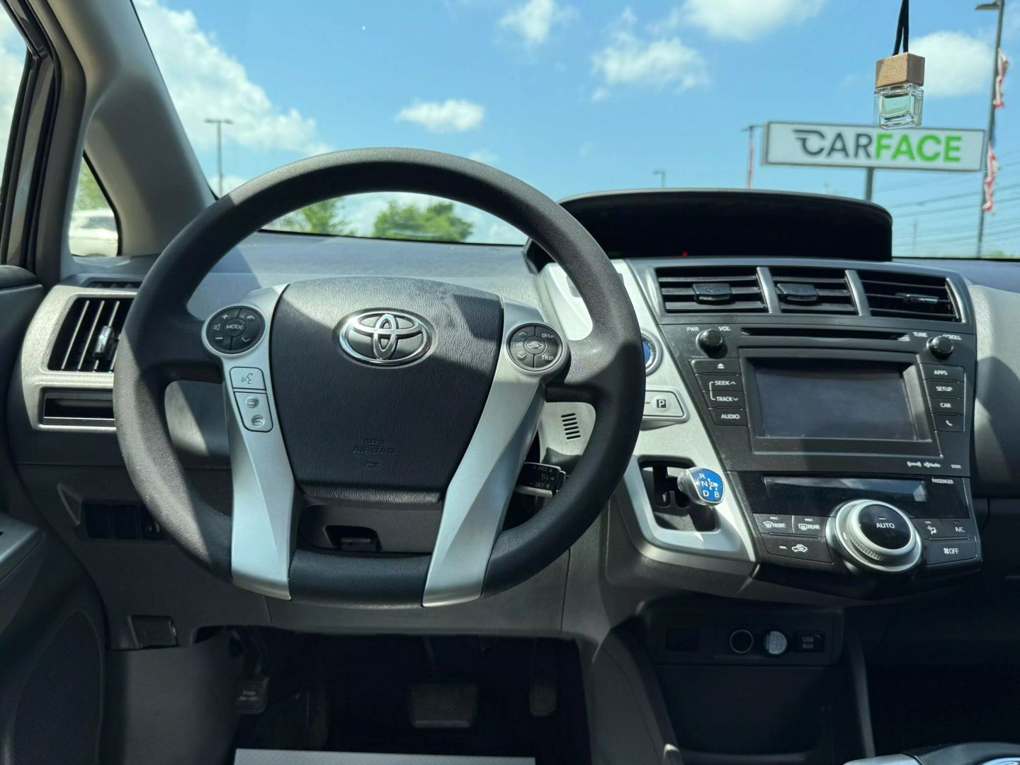 2014 Toyota Prius V - Image 27