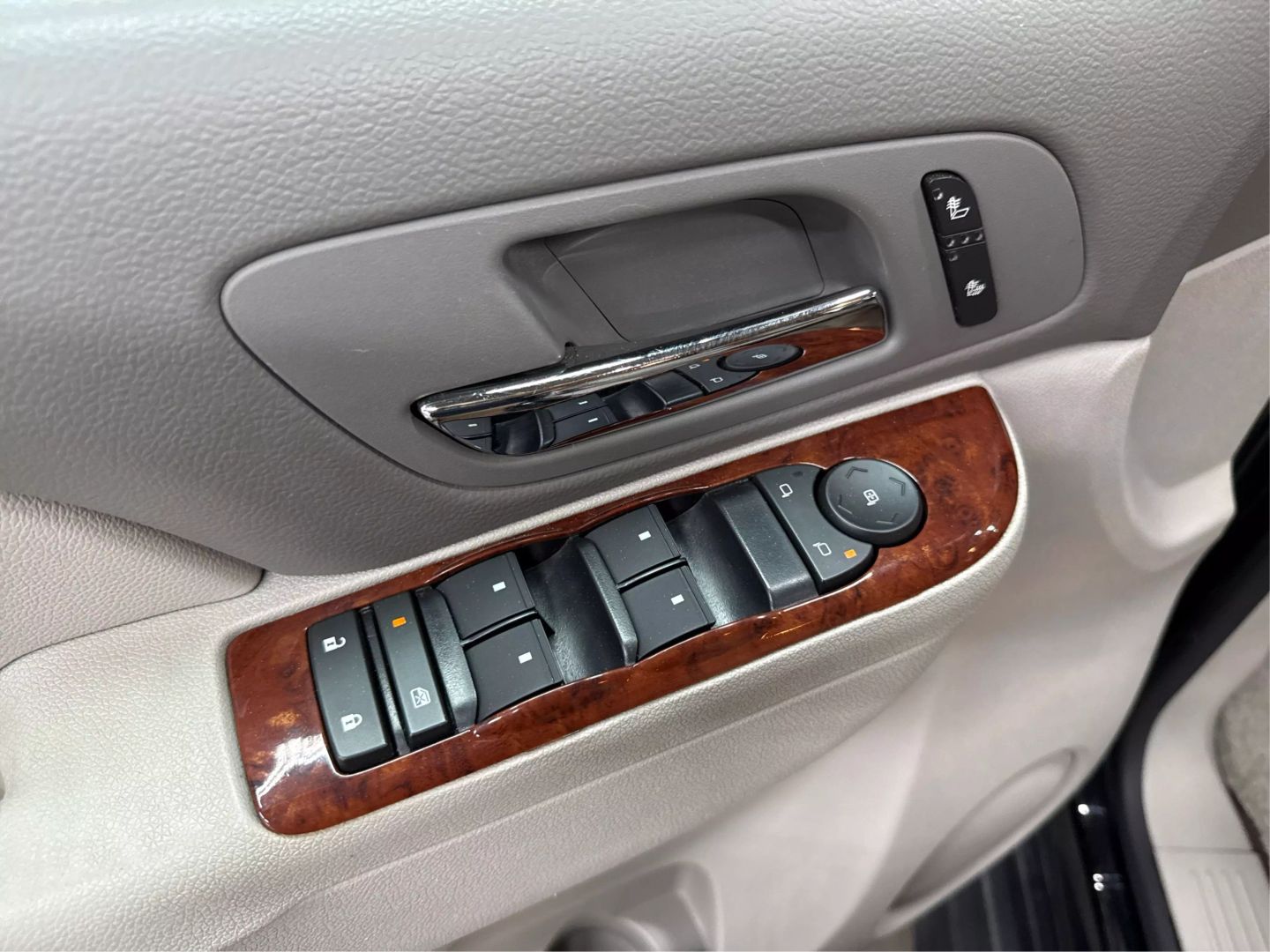 2014 Chevrolet Tahoe - Image 23