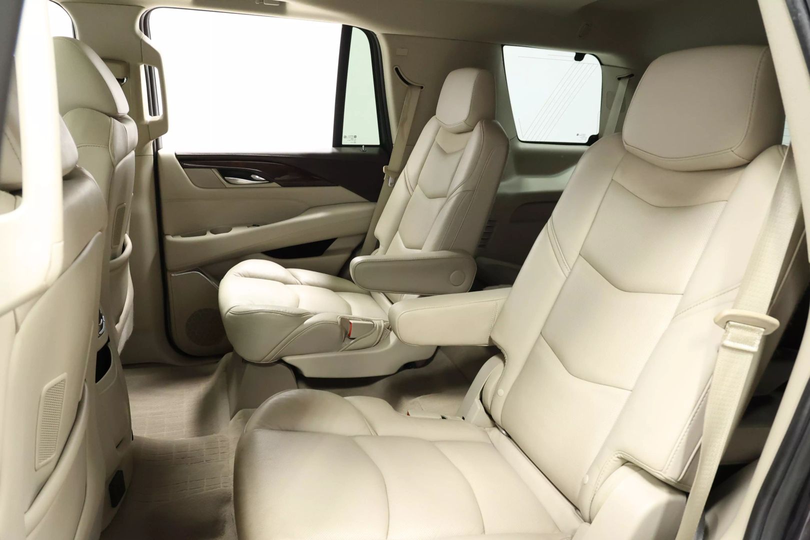 2017 Cadillac Escalade - Image 3