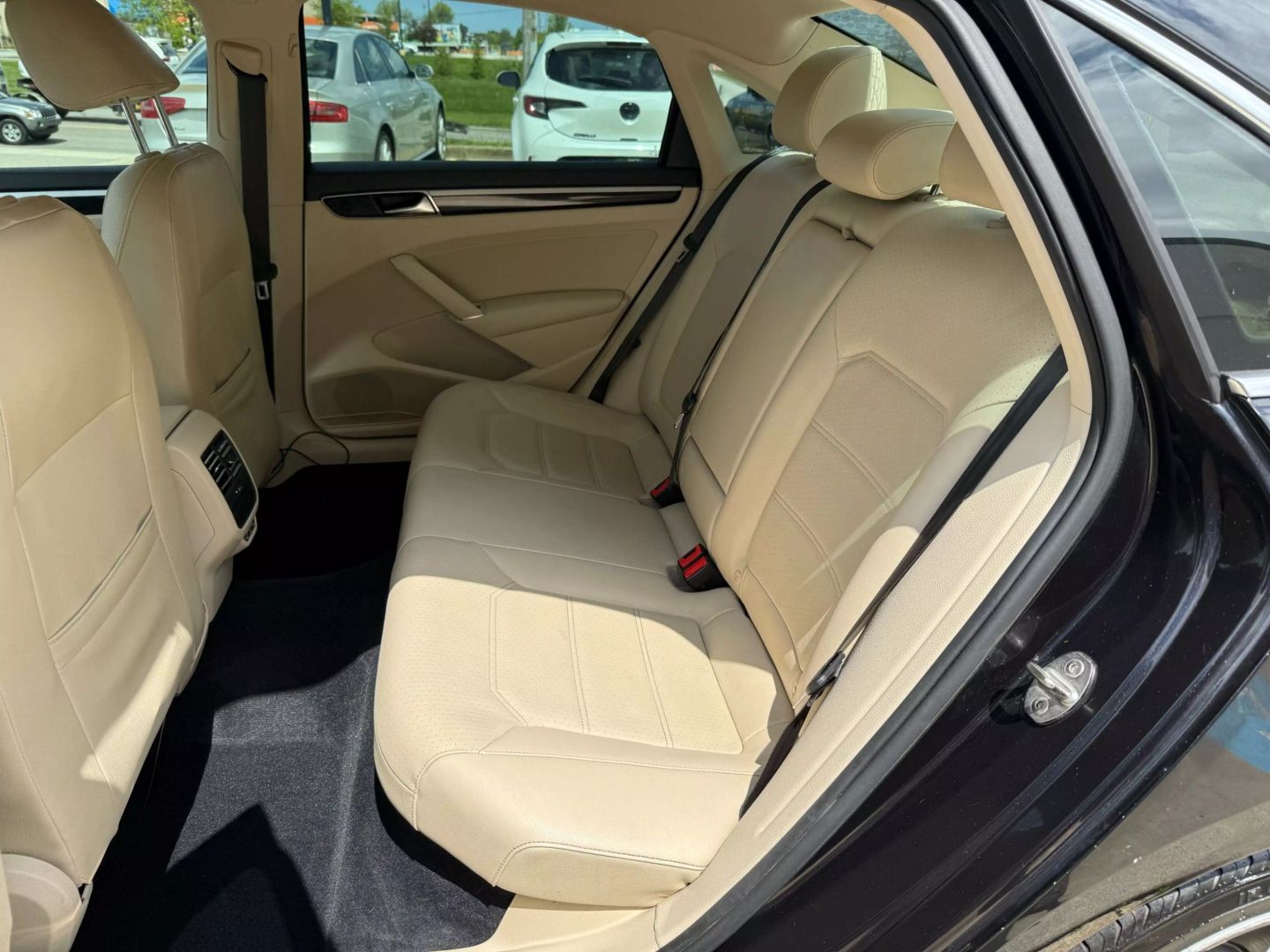 2019 Volkswagen Passat - Image 20