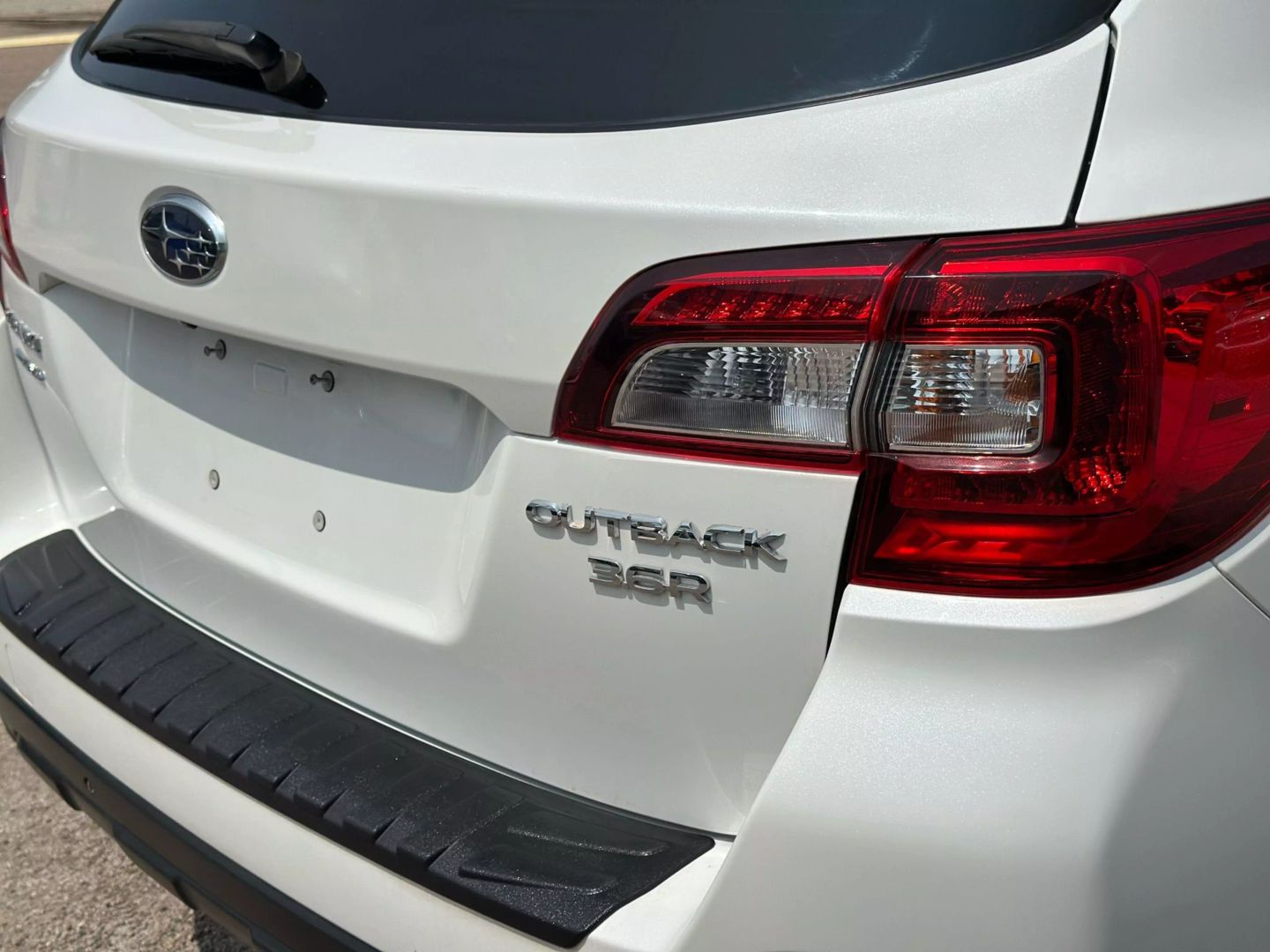 2018 Subaru Outback - Image 13
