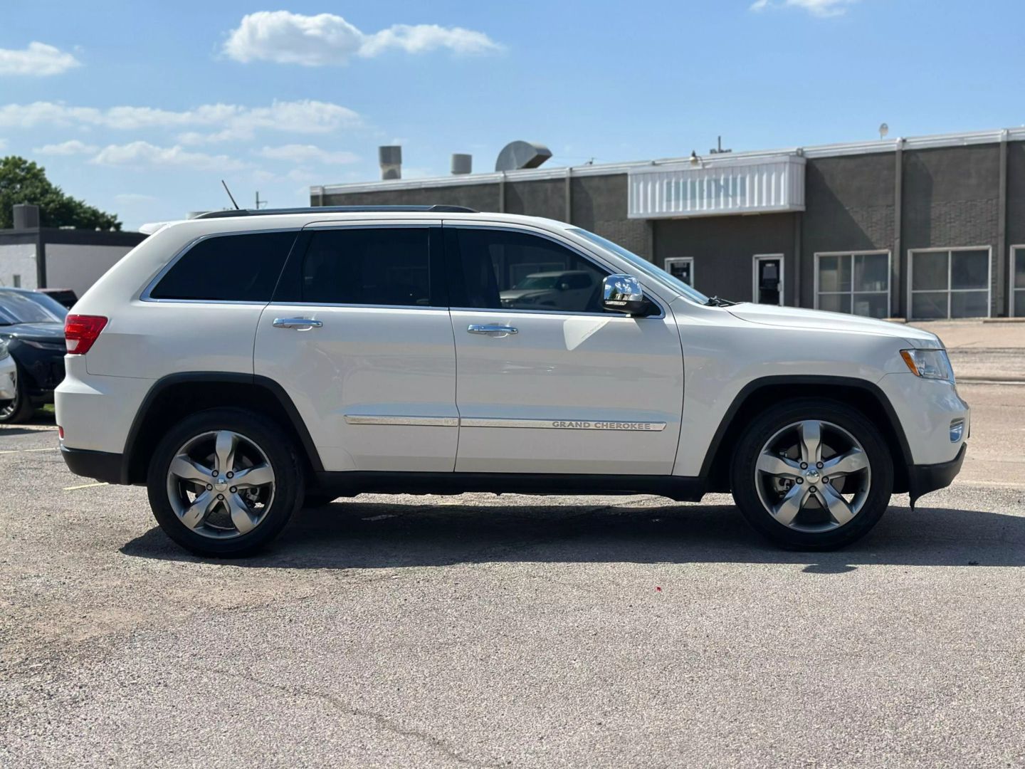 2011 Jeep Grand Cherokee - Image 8