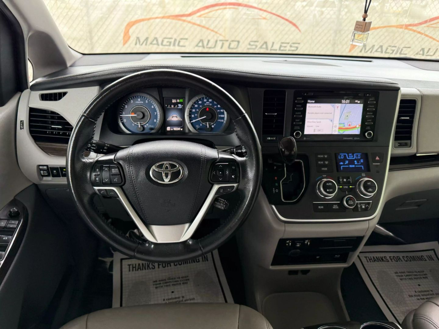 2020 Toyota Sienna - Image 30