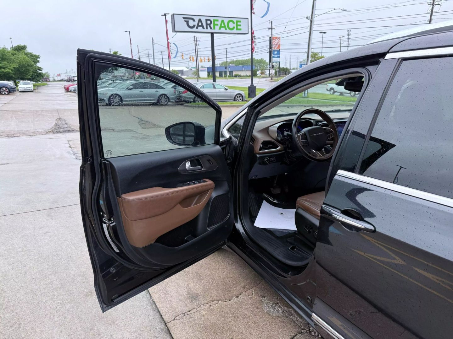 2017 Chrysler Pacifica - Image 17
