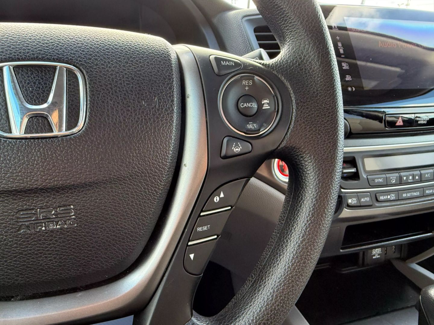 2017 Honda Pilot - Image 29