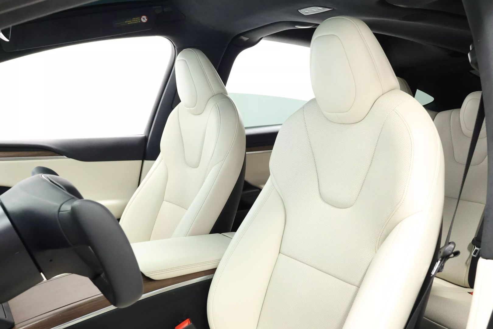 2023 Tesla Model X - Image 16