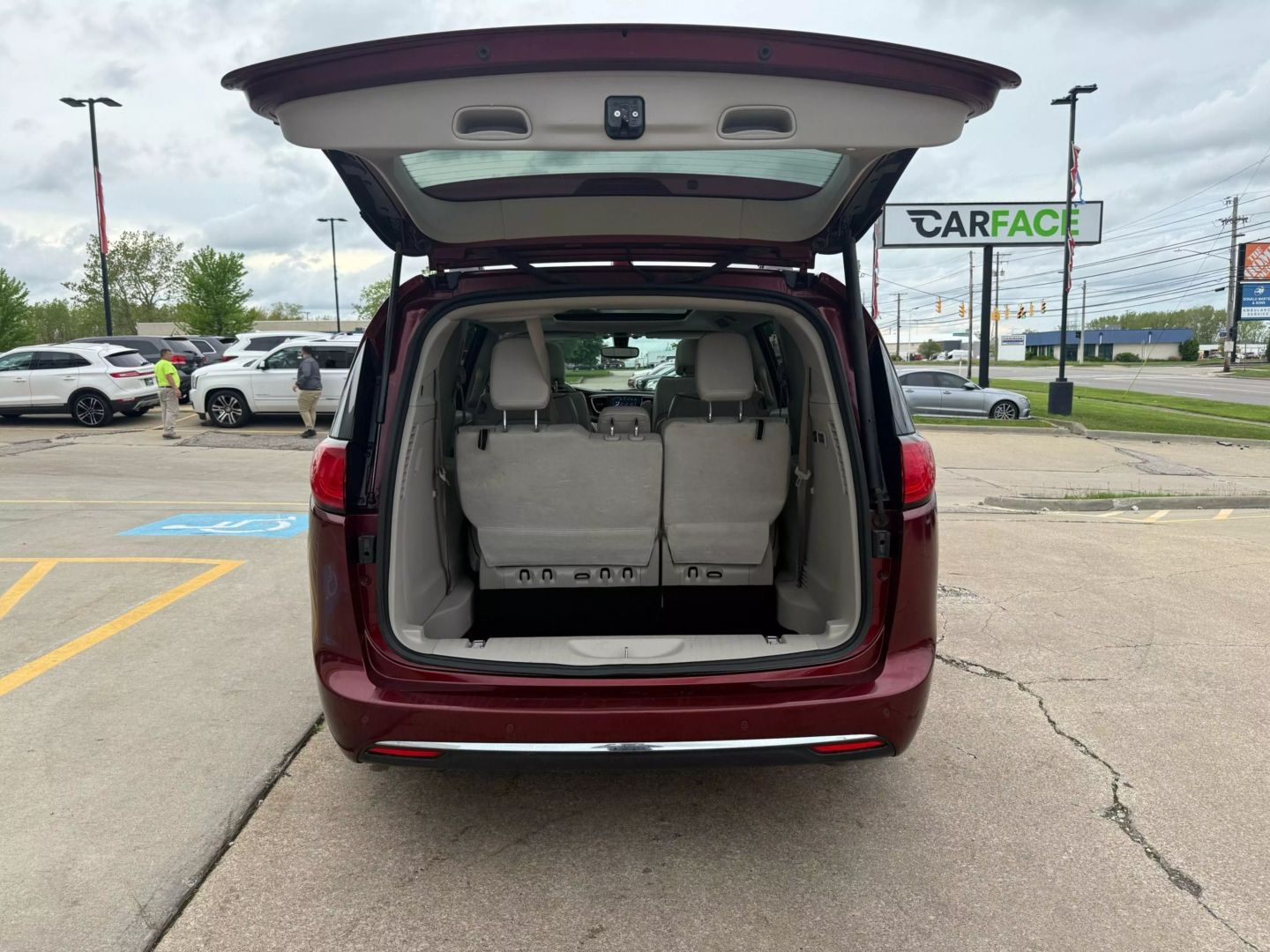 2020 Chrysler Pacifica - Image 12