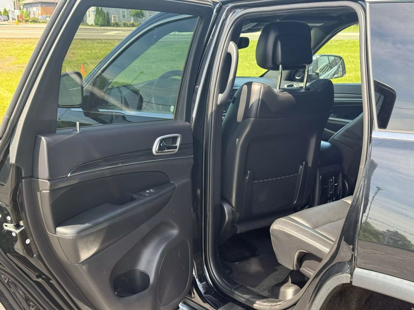 2019 Jeep Grand Cherokee - Image 17