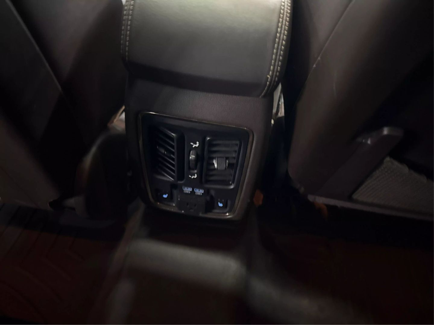 2014 Jeep Grand Cherokee - Image 32